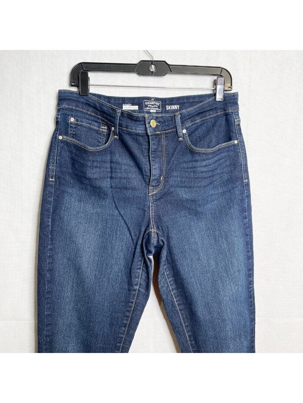 Signature by Levi Strauss Gold Label Totally Shaping Skinny Jeans Dark Wash - Picture 6 of 7